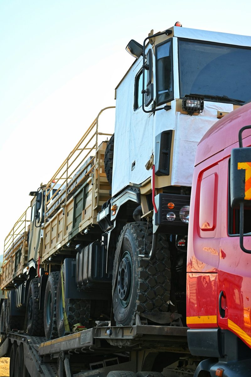 Trasporto di mezzi pesanti su autocarro Trasporto di mezzi pesanti su autocarro